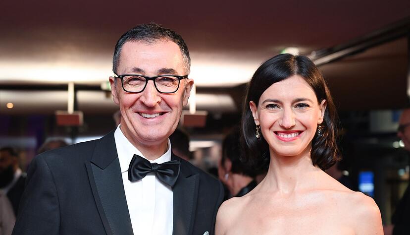 Wollen bald Ehemann und Ehefrau sein: Grünen-Politiker Cem Özdemir und seine Partnerin Flavia Zaka. (Archivbild) Wollen bald Ehemann und Ehefrau sein: Grünen-Politiker Cem Özdemir und seine Partnerin Flavia Zaka. (Archivbild)
