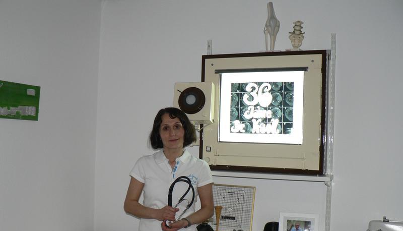 Die gebürtige Iranerin Farnaz Salehzadeh, die im April die Arztpraxis von Werner Ksoll übernommen hat, schätzt den Kontakt zu den Patienten. 
Foto: Cordula Dürr
