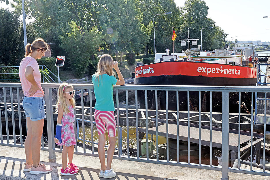 MS Experimenta legt ab für Süddeutschlandtour