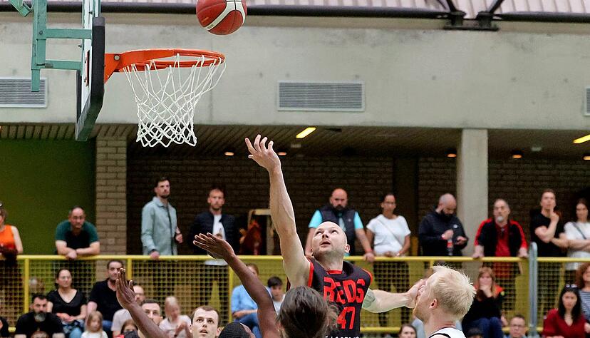 Klar obenauf: Heilbronns Spielertrainer Goran Mijic hat seine Reds in die Regionalliga 2 gef&uuml;hrt. Auch gegen Esslingen blieb die TSG in eigener Halle eine echte Macht.
Foto: Ralf Seidel