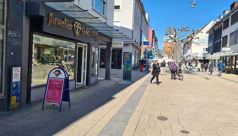 Gesch&auml;fte in der S&uuml;lmerstra&szlig;e in Heilbronn klagten Umsatzeinbu&szlig;en nach der Vodafone-St&ouml;rung am Dienstag, dem 18. M&auml;rz.