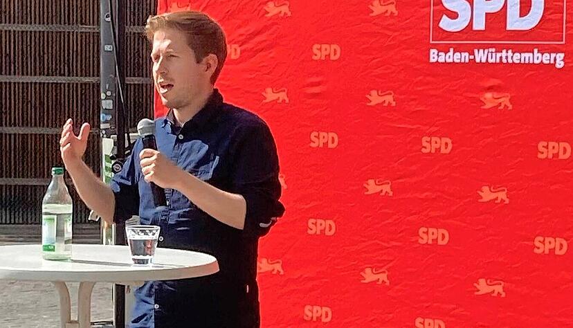 Kevin Kühnert hat im Sommer 2022 eine Rede beim Sommerfest der Heilbronner SPD vor dem Bollwerksturm gehalten. Kevin Kühnert hat im Sommer 2022 eine Rede beim Sommerfest der Heilbronner SPD vor dem Bollwerksturm gehalten.