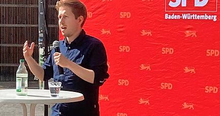 Kevin Kühnert hat im Sommer 2022 eine Rede beim Sommerfest der Heilbronner SPD vor dem Bollwerksturm gehalten.