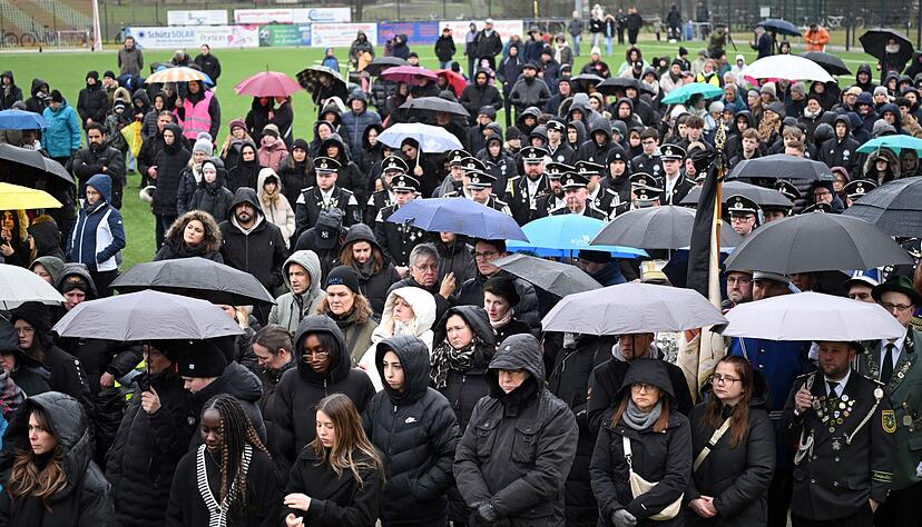 Viele Menschen nahmen an der Trauerfeier teil. (Archivbild)
