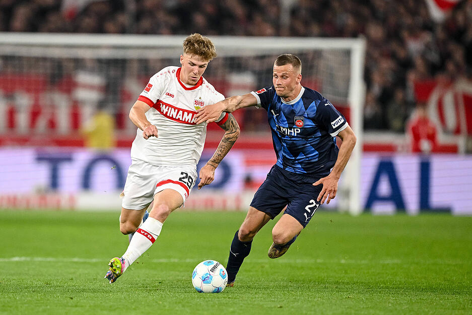 Finn Jeltsch: Unauffällig, aber das ist für Abwehrspieler nichts Schlechtes. Stand meist gut, sicherte nach hinten ab. Note: 3 Finn Jeltsch: Unauffällig, aber das ist für Abwehrspieler nichts Schlechtes. Stand meist gut, sicherte nach hinten ab. Note: 3