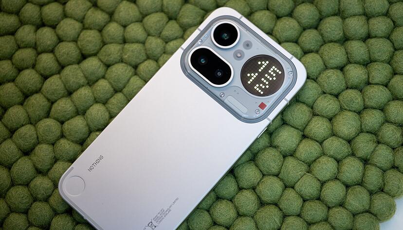 Ein Design zwischen Apollo-Programm, Airstream-Wohnwagen und reduziertem Retro-Futurismus - mit diesem Look sticht Nothing momentan aus der Masse hervor. Ein Design zwischen Apollo-Programm, Airstream-Wohnwagen und reduziertem Retro-Futurismus - mit diesem Look sticht Nothing momentan aus der Masse hervor.