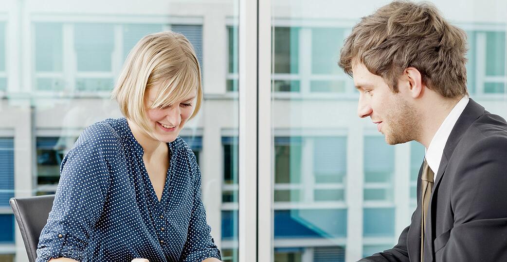 Vor internen Veränderungen wie Beförderungen oder Teamwechseln empfiehlt sich ein aktuelles Zeugnis: So werden Leistungen unter der bisherigen Führung dokumentiert. Vor internen Veränderungen wie Beförderungen oder Teamwechseln empfiehlt sich ein aktuelles Zeugnis: So werden Leistungen unter der bisherigen Führung dokumentiert.