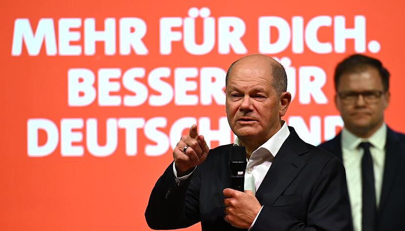 Kanzler Scholz bemängelt Versäumnisse bei der Asylrechts-Umsetzung in Bayern. Kanzler Scholz bemängelt Versäumnisse bei der Asylrechts-Umsetzung in Bayern.