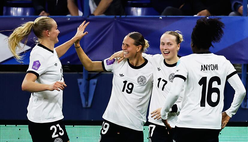 Klara Bühl (Nr. 19) freut sich über ihr Tor zum 2:1. Klara Bühl (Nr. 19) freut sich über ihr Tor zum 2:1.