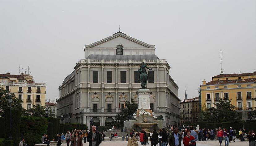 Der Einsturz geschah unweit des Madrider Opernhauses Teatro Real. (Archivfoto)