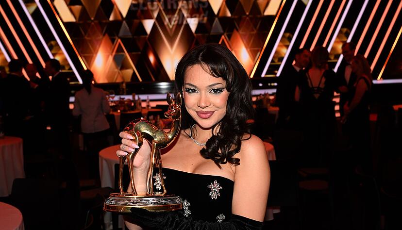 Die 27-jährige Sängerin Ayliva tritt als nationaler Topact beim Glücksgefühle-Festival 2026 auf dem Hockenheimring auf. (Archivbild) Die 27-jährige Sängerin Ayliva tritt als nationaler Topact beim Glücksgefühle-Festival 2026 auf dem Hockenheimring auf. (Archivbild)