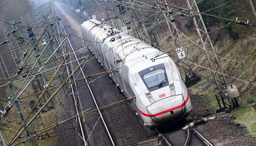 ICE der Deutschen Bahn: Künftig gibt es eine neue Sprinter-Verbindung von Stuttgart nach Berlin. ICE der Deutschen Bahn: Künftig gibt es eine neue Sprinter-Verbindung von Stuttgart nach Berlin.