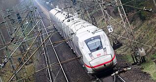 ICE der Deutschen Bahn: Künftig gibt es eine neue Sprinter-Verbindung von Stuttgart nach Berlin. ICE der Deutschen Bahn: Künftig gibt es eine neue Sprinter-Verbindung von Stuttgart nach Berlin.