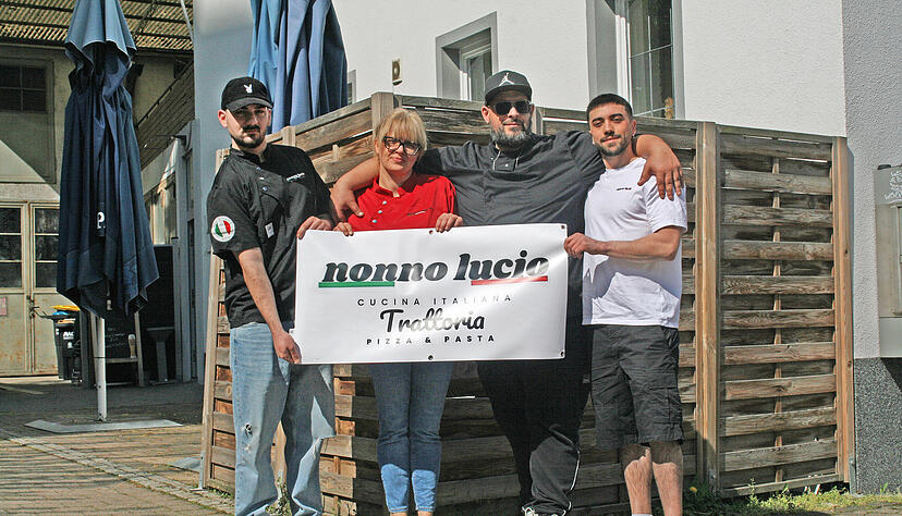 Das Team der Adler Trattoria Nonno Lucio: (von links) Chefkoch Michele Santoro, Sabrina Martena, Jonathan Martena und Serviceleiter Saverio Laveglia.