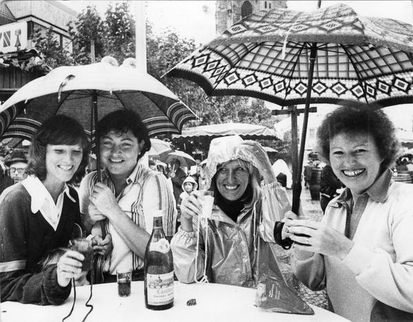 07.09.1978. Selbst Regen kann die Stimmung nicht verderben.
