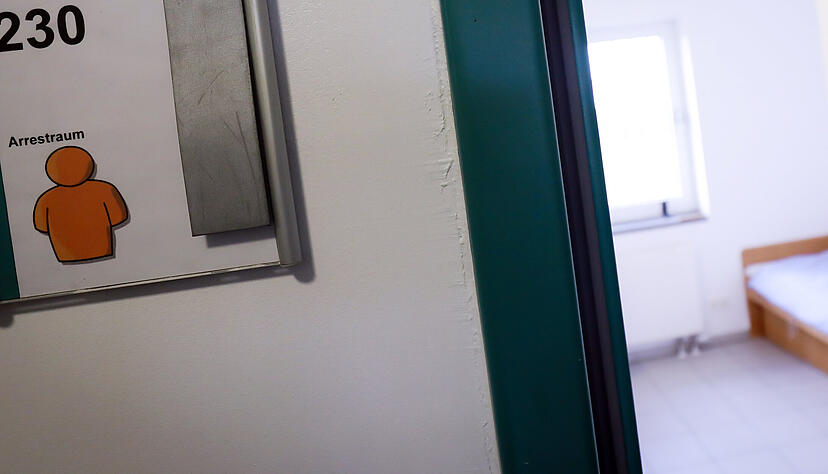 In anderen Bundesländern, so wie hier in Schleswig-Holstein, wurden bereits Arresträume für uneinsichtige Quarantäneverweigerer eingerichtet. Foto: dpa In anderen Bundesländern, so wie hier in Schleswig-Holstein, wurden bereits Arresträume für uneinsichtige Quarantäneverweigerer eingerichtet. Foto: dpa