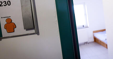 In anderen Bundesländern, so wie hier in Schleswig-Holstein, wurden bereits Arresträume für uneinsichtige Quarantäneverweigerer eingerichtet. Foto: dpa In anderen Bundesländern, so wie hier in Schleswig-Holstein, wurden bereits Arresträume für uneinsichtige Quarantäneverweigerer eingerichtet. Foto: dpa