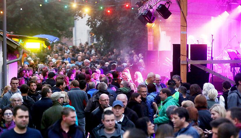 Vor der B&uuml;hne in der Gasse wird sich das Gedr&auml;nge in diesem Jahr wohl etwas entspannen &ndash; ein Geb&auml;ude gegen&uuml;ber ist abgerissen worden.
