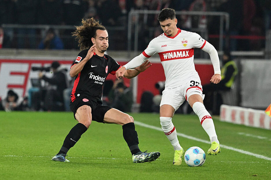 Fabian Rieder: Auf seiner rechten Seite war der VfB nicht so auffällig wie links. Ein guter Freistoß vor dem nicht zählenden Abseitstor von Chabot. Spektakulärer Fallrückzieher in der 53. Minute, aber der Ball ging neben das Eintracht-Tor.  Note 5 Fabian Rieder: Auf seiner rechten Seite war der VfB nicht so auffällig wie links. Ein guter Freistoß vor dem nicht zählenden Abseitstor von Chabot. Spektakulärer Fallrückzieher in der 53. Minute, aber der Ball ging neben das Eintracht-Tor.  Note 5
