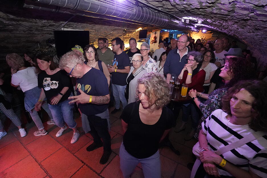 Ausgelassene Partystimmung herrschte auch im Café de Paris. Ausgelassene Partystimmung herrschte auch im Café de Paris.