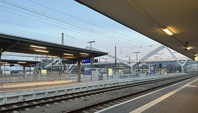 Der Hauptbahnhof in Heilbronn am Mittwochmorgen, die GDL streikt. Der Hauptbahnhof in Heilbronn am Mittwochmorgen, die GDL streikt.