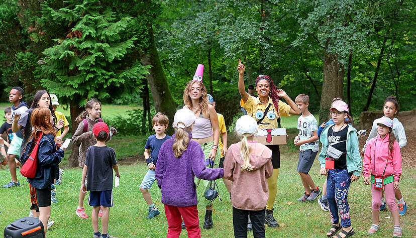 Jeden Tag verkleiden sich die Betreuer bei der Kinderfreizeit auf dem Gaffenberg. Sie haben jeweils ein besonderes Motto und denken sich dazu Geschichten aus.