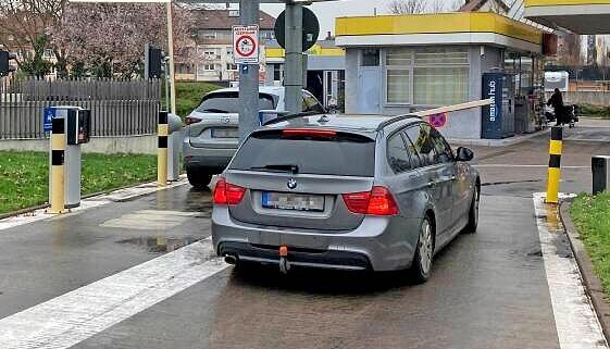 In Heilbronn mussten dutzende Autofahrer in der Tiefgarage wegen einer geschlossenen Schranke warten. In Heilbronn mussten dutzende Autofahrer in der Tiefgarage wegen einer geschlossenen Schranke warten.