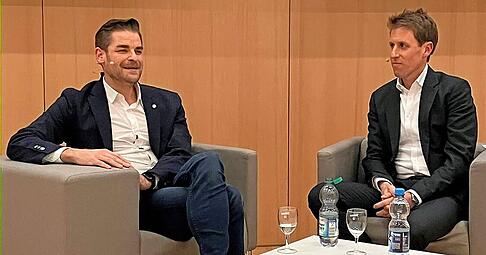 Michael Becker (links) hat als Gesch&auml;ftsf&uuml;hrer des Zweitligisten Karlsruher SC in der Eventreihe &bdquo;Sportstalk@HHN&ldquo; mit Fabian Brugger gesprochen.