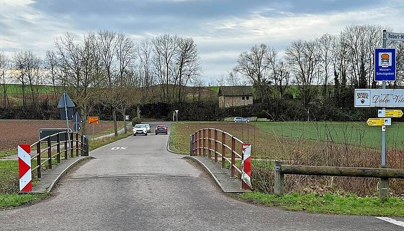 Die viel befahrene Br&uuml;cke in der Robert-Mayer-Stra&szlig;e in Ilsfeld muss im Jahr 2026 f&uuml;r 1,6 Millionen Euro saniert werden.
Foto: Claudia Kostner