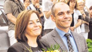 Timo Natter freut sich mit Ehefrau Sabine über den Erfolg.Foto: Dennis Mugler Timo Natter freut sich mit Ehefrau Sabine über den Erfolg.Foto: Dennis Mugler