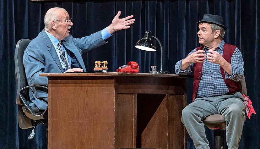 In der Region eine Marke: Karlheinz Hartmann (links) mit Albin Braig als Hannes und der B&uuml;rgermeister im Januar dieses Jahres in der Heilbronner Harmonie.
Foto: Archiv