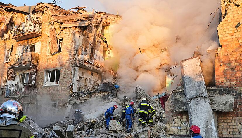 Bei den russischen Angriffen kommt es teils zu massiven Sch&auml;den.