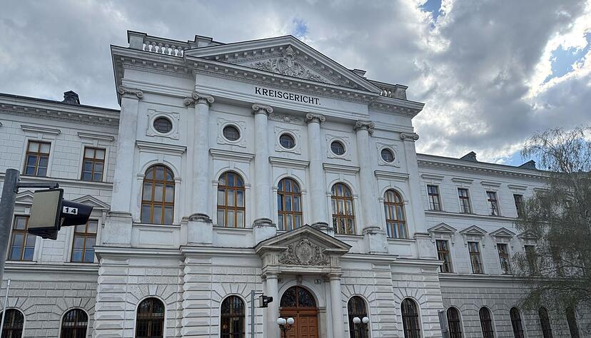 Das Landesgericht Wiener Neustadt ist Schauplatz des Prozesses rund um das mutma&szlig;liche Swift-Attentat.