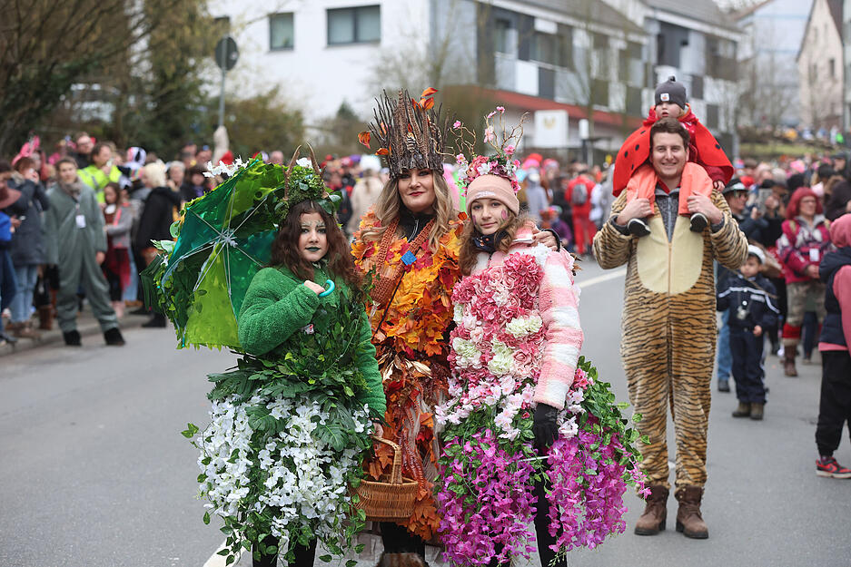 Ausgelassene Stimmung beim Faschingsumzug in Bad Wimpfen mit 15.000 Besuchern