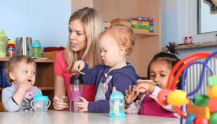 Die Gebühren für die Kinderbetreuung (Symbolbild) in Neckarsulm steigen im kommenden Jahr weiter an.