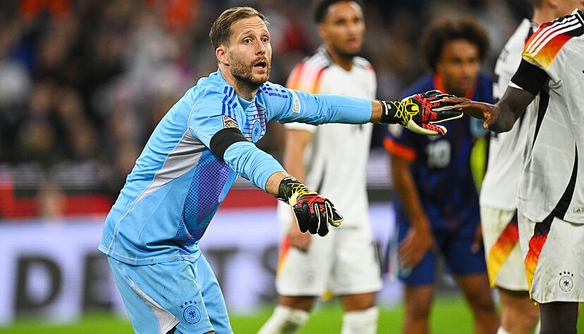 „Sie haben ihn alle gefeiert für sein Debüt in der Kabine", sagt Bundestrainer Julian Nagelsmann über Debütant Oliver Baumann. Hier gibt der Hoffenheimer Torhüter den Dirigenten. „Sie haben ihn alle gefeiert für sein Debüt in der Kabine", sagt Bundestrainer Julian Nagelsmann über Debütant Oliver Baumann. Hier gibt der Hoffenheimer Torhüter den Dirigenten.