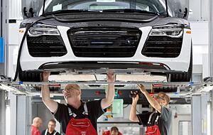 Die Mitarbeiter der R8-Fertigung haben in den B&ouml;llinger H&ouml;fen jetzt ganz andere Arbeitsbedingungen.