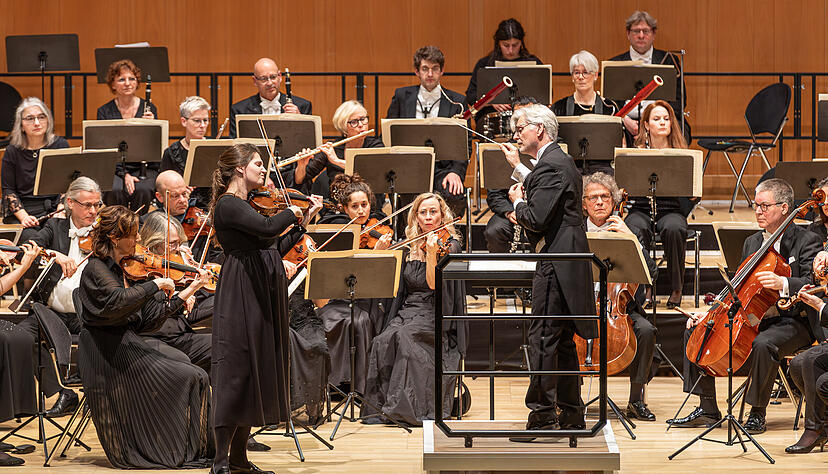Das Heilbronner Sinfonie Orchester unter Alois Seidlmeier und mit Solistin Erika Cherkez gaben am Sonntag in der Harmonie Edouard Lalos &bdquo;Symphonie espagnole&ldquo;.
Foto: Lina Bihr