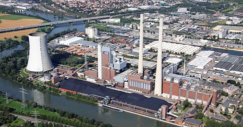 Auch Block 7 (in der Bildmitte) des Heilbronner Kohlekraftwerks geht nun in die Netzreserve.