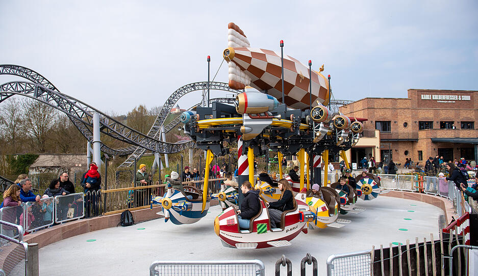 Erinnert an ein Zeppelin: "Luftikus" ist das neue Fahrgeschäft in Tripsdrill. Erinnert an ein Zeppelin: "Luftikus" ist das neue Fahrgeschäft in Tripsdrill.