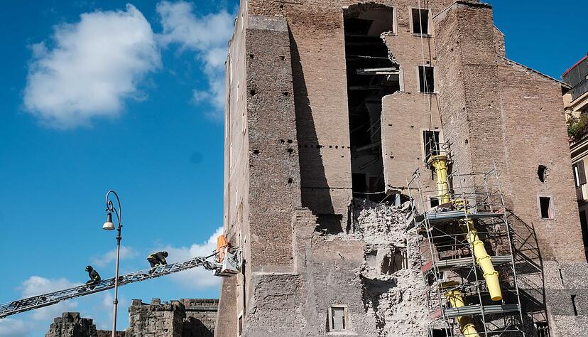 Mindestens ein Arbeiter wurde verletzt.