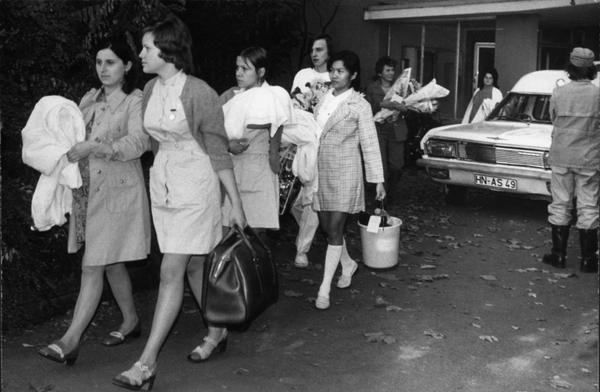 1972: Im Sp&auml;therbst ziehen junge M&uuml;tter mit ihren Neugeborenen und Patientinnen von der Sontheimer Frauenklinik in den Gesundbrunnen-Klinikneubau um.