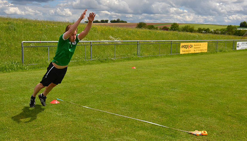 Je h&ouml;her der Athlet abspringt, desto besser kann er die Beine anziehen. Foto: Valerie Blass