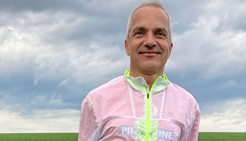 Raus aus dem Haus, los gehts: Jens Mohr hat das große Glück, sofort loszulaufen. Auf seinen zahlreichen Einheiten lernt er die Heimat neu kennen.
Foto: Stefanie Wahl Raus aus dem Haus, los gehts: Jens Mohr hat das große Glück, sofort loszulaufen. Auf seinen zahlreichen Einheiten lernt er die Heimat neu kennen.
Foto: Stefanie Wahl