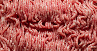 So sauber verpackt liegt das Hackfleisch wohl nicht am Bahnhof. Foto: dpa