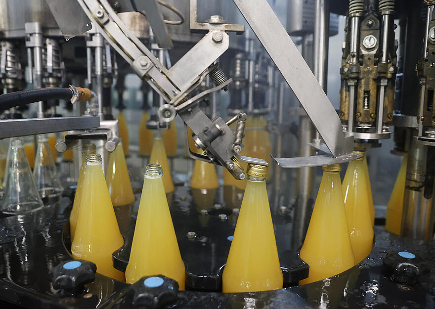 Saft-Produktion bei Beil Fruchtsäfte in Neckarsulm.