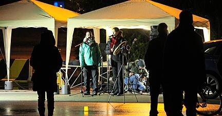 Rund 40 Personen versammelten sich an Silvester auf dem &Ouml;hringer Herrenwiesenparkplatz, um gegen die Corona-Ma&szlig;nahmen zu demonstrieren.
Foto: Archiv/Ludwig