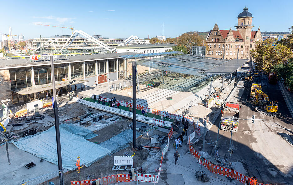 Ersatzhaltestellen und Ersatzverkehr wurden eingerichtet, einige Verbindungen gestrichen.