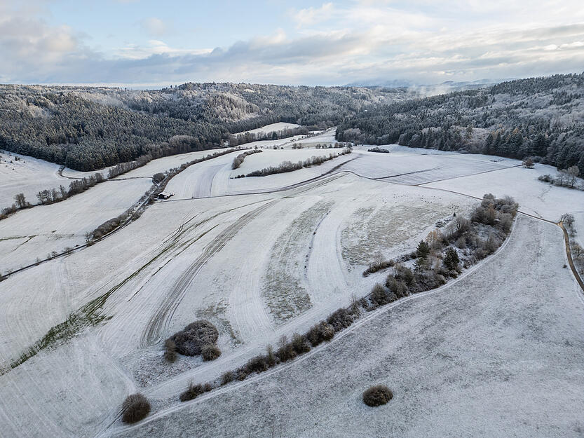 Eine schneebedeckte Landschaft bei Rottweil in Baden-Württemberg.