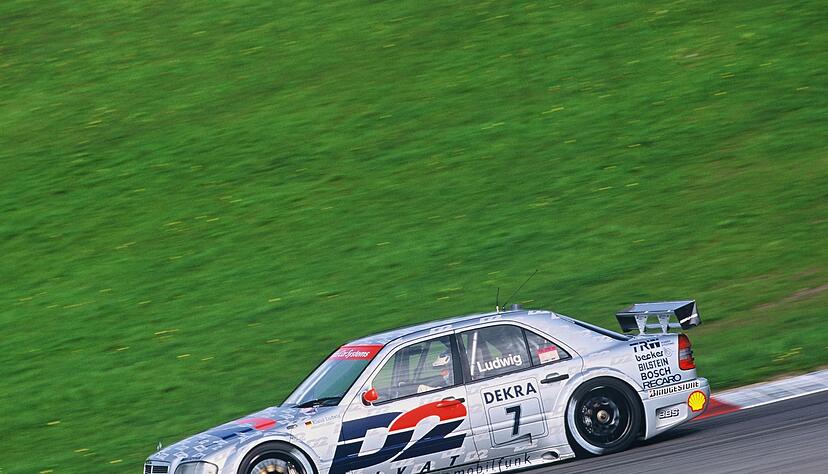 So sehen Sieger aus: Mercedes machte die C-Klasse mit AMG auch zum erfolgreichen Rennwagen in der Deutschen Tourenwagen-Meisterschaft (DTM). So sehen Sieger aus: Mercedes machte die C-Klasse mit AMG auch zum erfolgreichen Rennwagen in der Deutschen Tourenwagen-Meisterschaft (DTM).